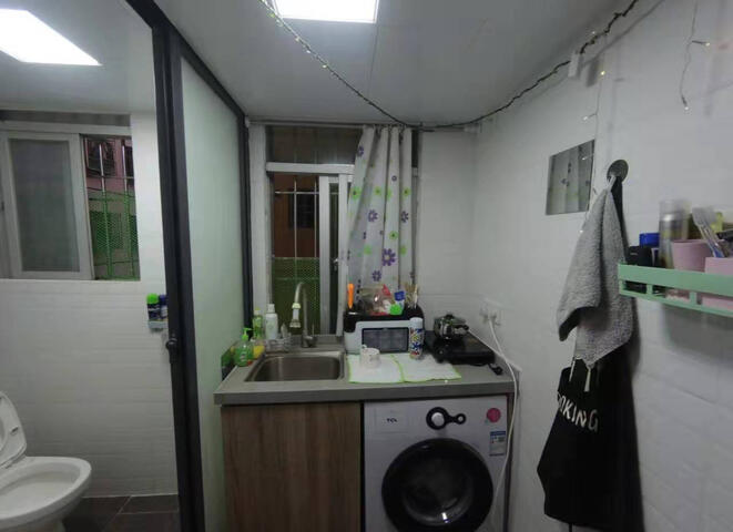 photo of the kitchen