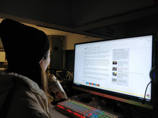 girl reading an article on a computer